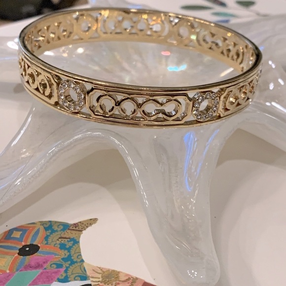 ⭐️ ✨💫COACH NWOT STUNNING GOLD AND CRYSTAL LATTICE SIGNATURE C BANGLE PRISTINE - Picture 3 of 7